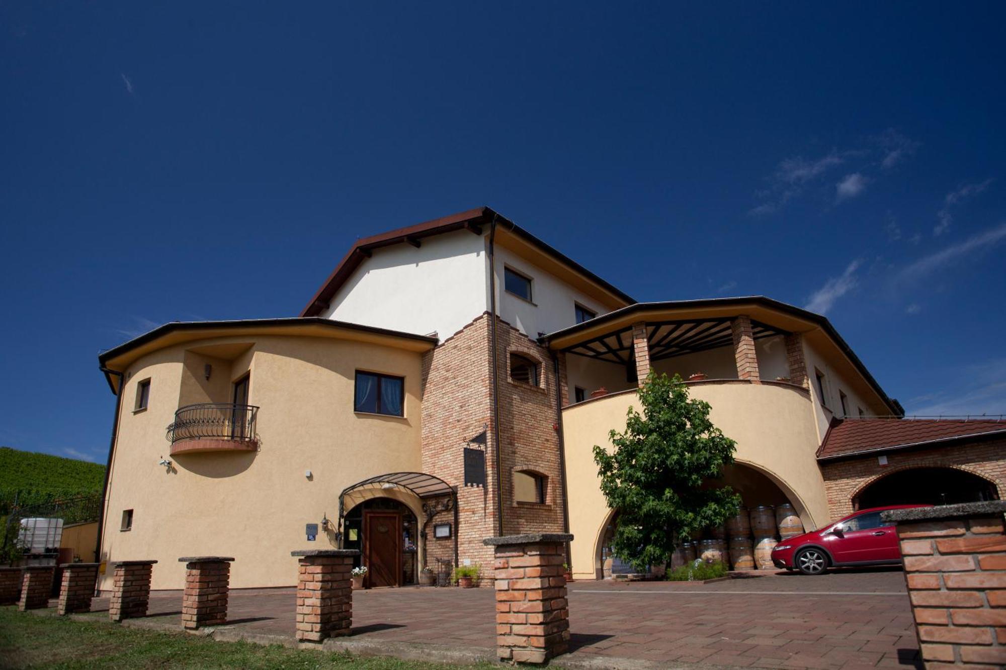 Stupnicki Dvori Winery Hotel Stupnik Brodski Buitenkant foto