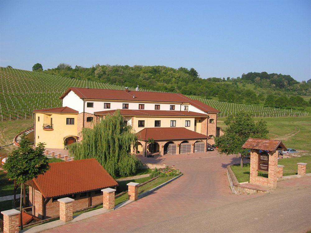 Stupnicki Dvori Winery Hotel Stupnik Brodski Buitenkant foto