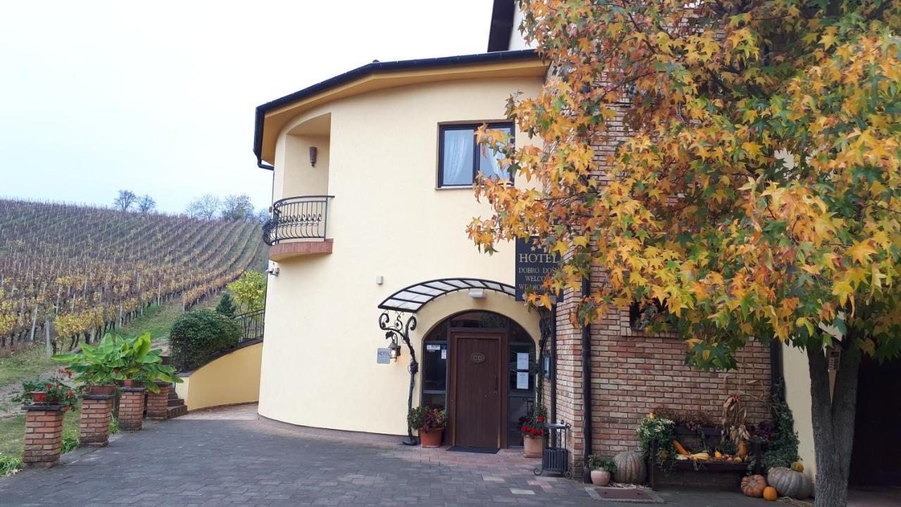Stupnicki Dvori Winery Hotel Stupnik Brodski Buitenkant foto