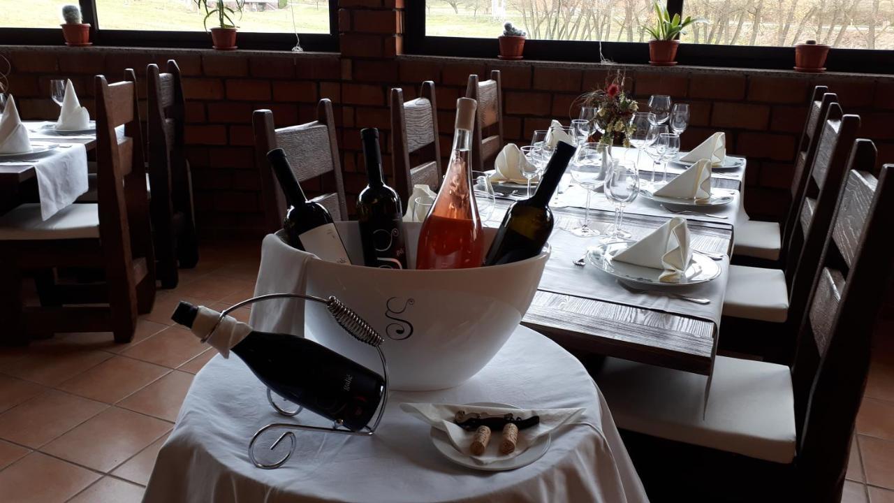 Stupnicki Dvori Winery Hotel Stupnik Brodski Buitenkant foto