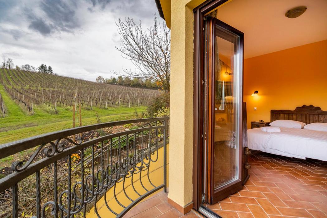 Stupnicki Dvori Winery Hotel Stupnik Brodski Buitenkant foto