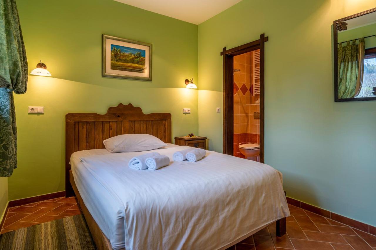 Stupnicki Dvori Winery Hotel Stupnik Brodski Buitenkant foto