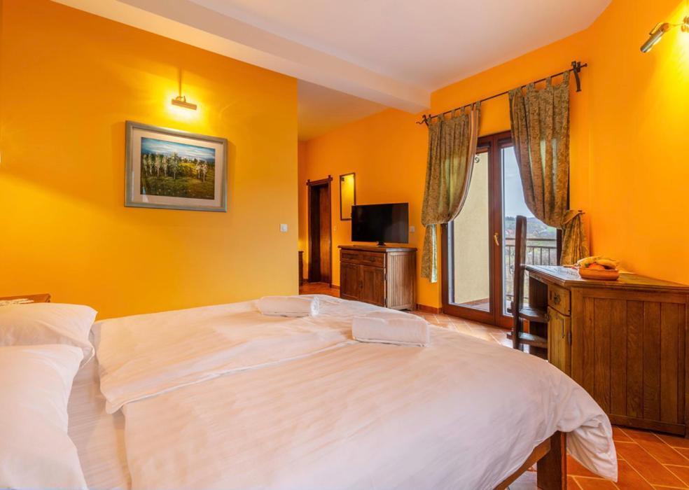 Stupnicki Dvori Winery Hotel Stupnik Brodski Buitenkant foto