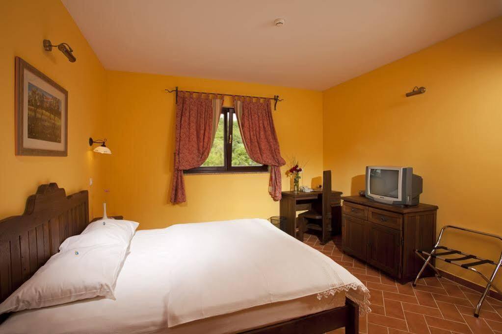 Stupnicki Dvori Winery Hotel Stupnik Brodski Buitenkant foto