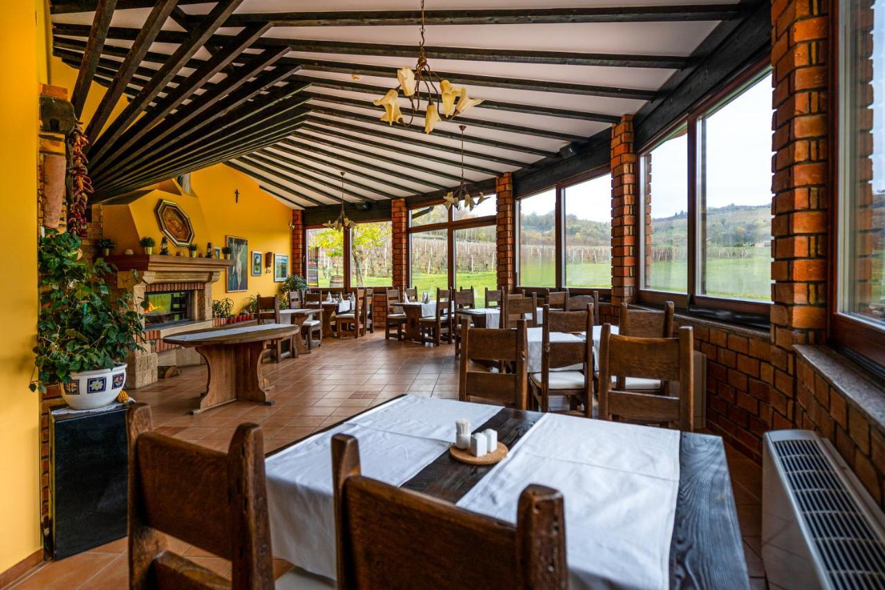 Stupnicki Dvori Winery Hotel Stupnik Brodski Buitenkant foto