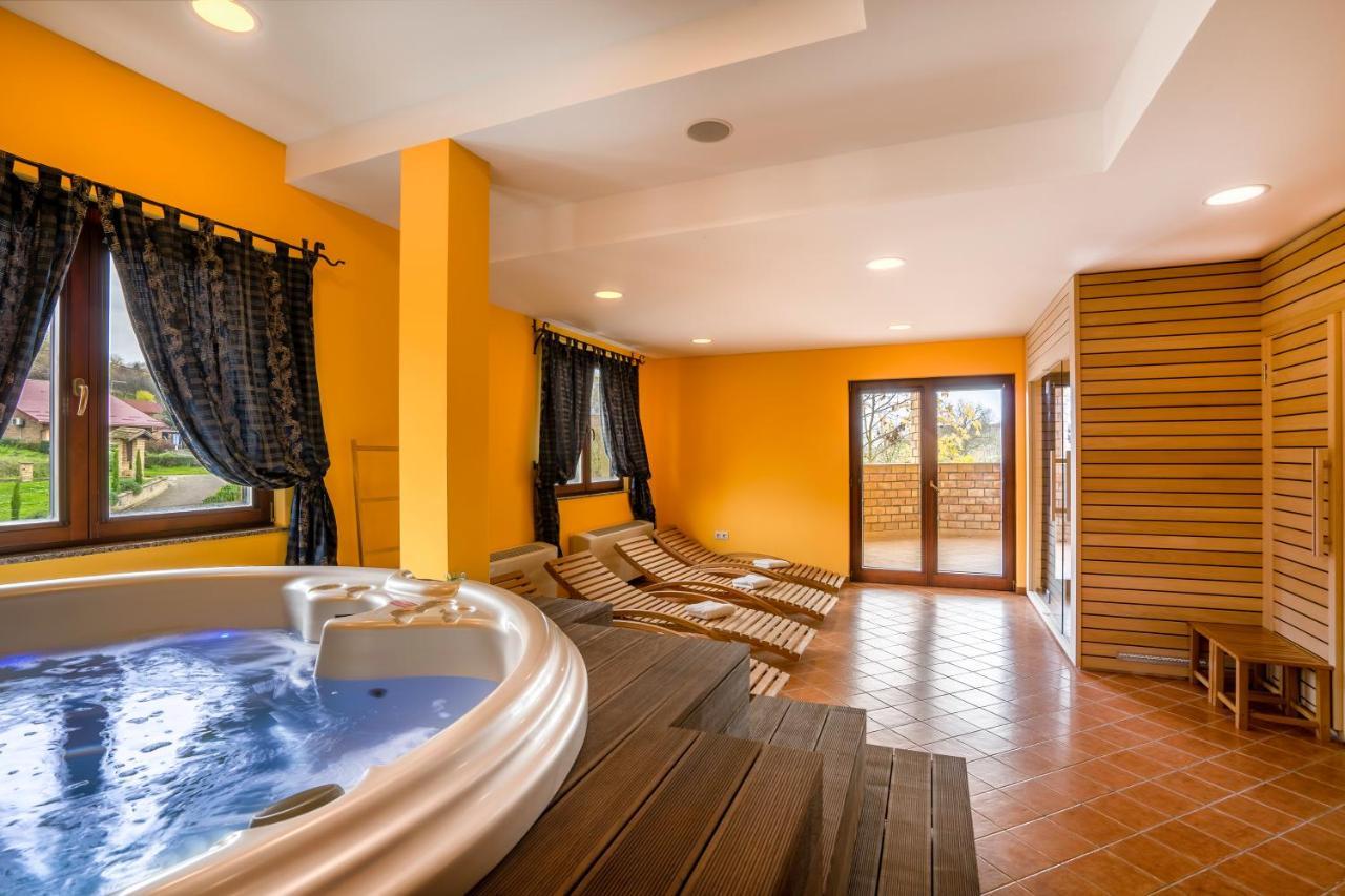 Stupnicki Dvori Winery Hotel Stupnik Brodski Buitenkant foto