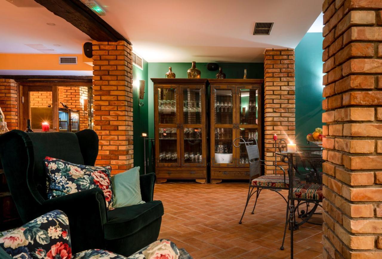 Stupnicki Dvori Winery Hotel Stupnik Brodski Buitenkant foto
